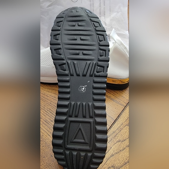 Shoes - Picture 2 of 4